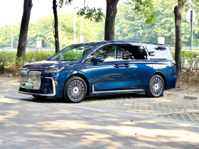 岚图汽车 岚图梦想家 2025款 PHEV 四驱尊贵鲲鹏版