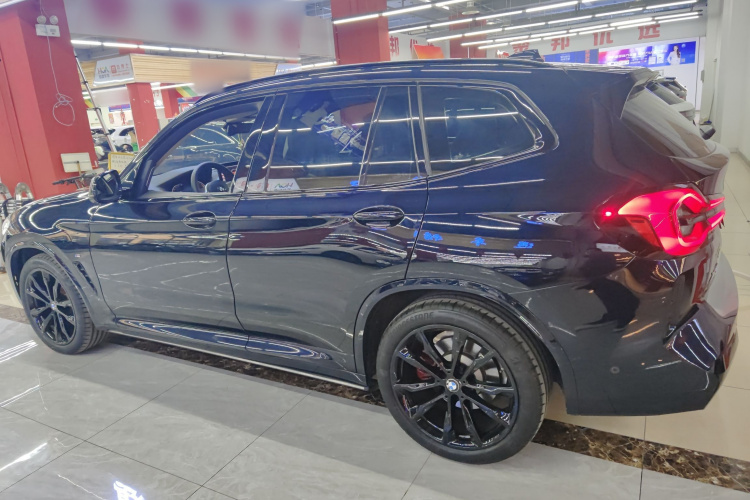 宝马X3 2023款 改款 xDrive30i 领先型 M曜夜套装车身外观4