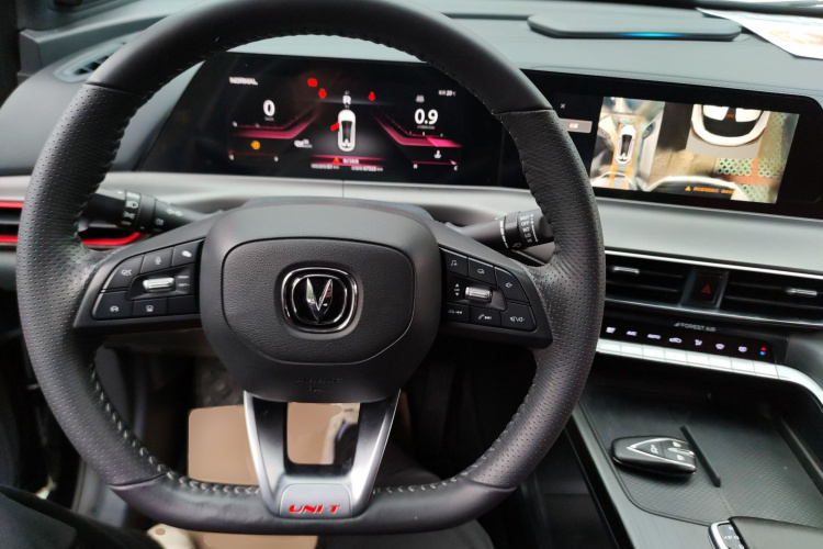 长安UNI-T 2020款 1.5T 尊贵型中控内饰12