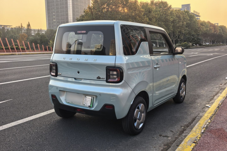 吉利银河 2024款 熊猫mini 200km 耐力熊车身外观6005