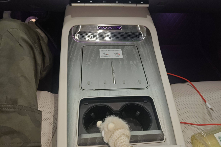 阿维塔12 2023款 650 三激光四驱性能版局部细节18