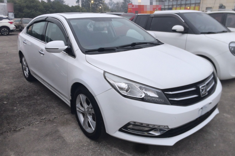 众泰Z500 2015款 1.5T 手动尊贵型车身外观3