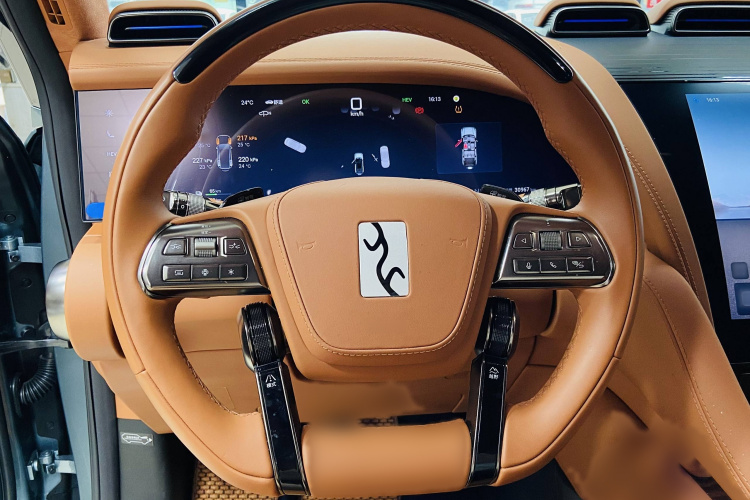 仰望U8 2023款 豪华版中控内饰7002