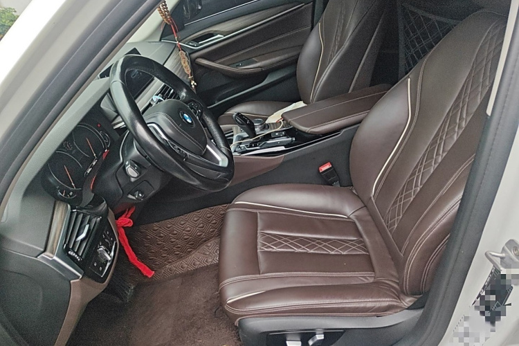 宝马5系 2018款 530Li 领先型 豪华套装局部细节19