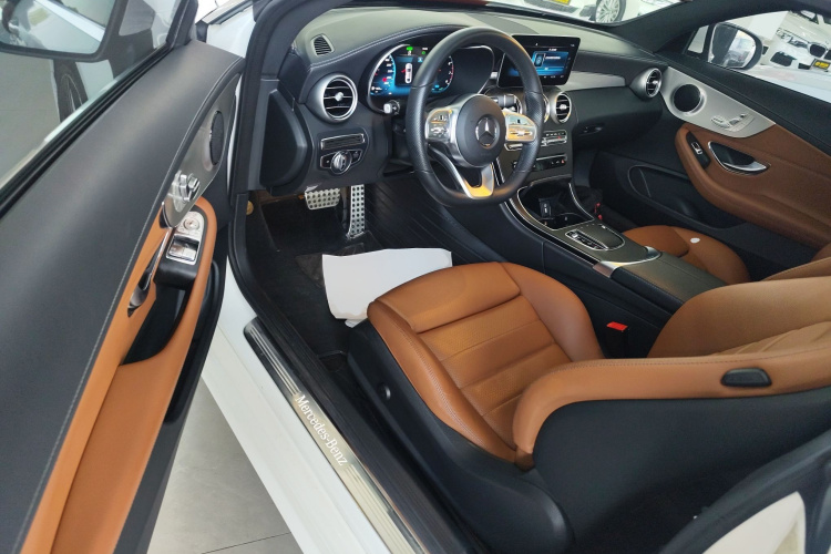 奔驰C级(进口) 2019款 C 260 轿跑车中控内饰7003