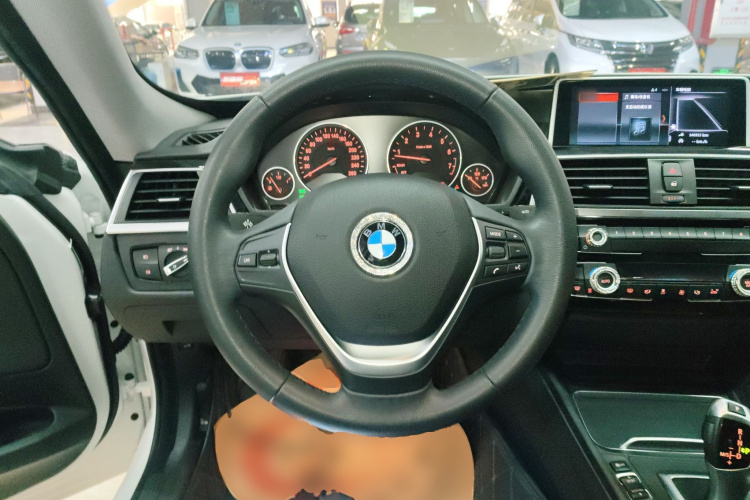 宝马3系GT 2018款 320i 时尚型中控内饰13