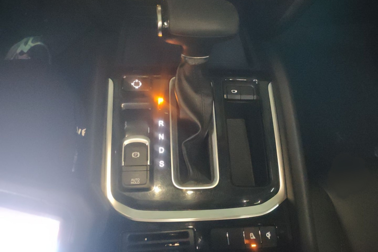 广汽传祺 传祺GS8 2017款 320T 两驱豪华智联版（七座）局部细节18