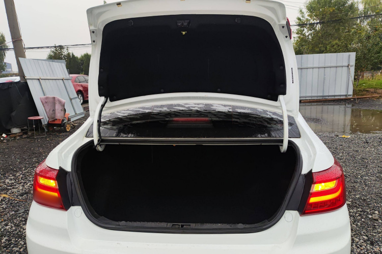 吉利汽车 远景 2020款 改款 1.5L 手动亚运版机舱底盘23