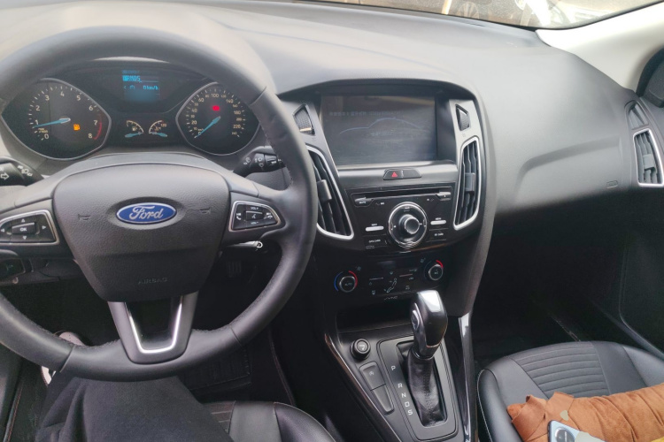 福特 福克斯 2015款 三厢 EcoBoost 125 自动超能风尚型中控内饰12