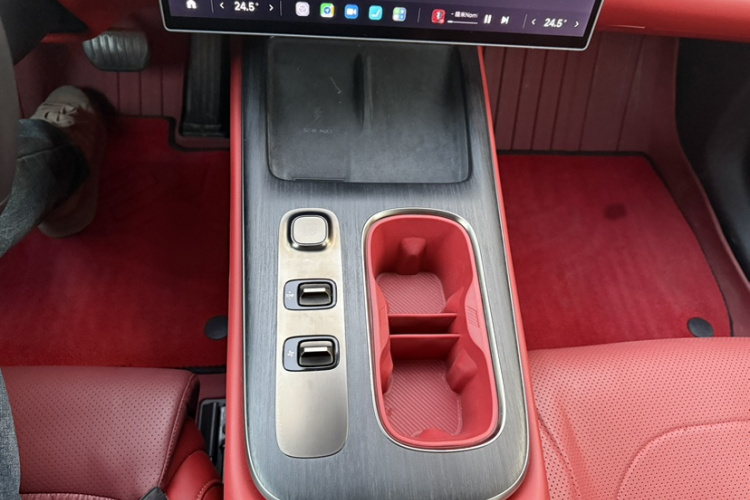 小米汽车 小米SU7 2024款 后驱长续航智驾版中控内饰7004