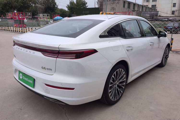 奔腾B70 2024款 龙腾版 1.5T 领跃型车身外观7