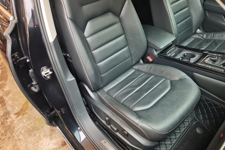 大众 辉昂 2018款 改款 380TSI 两驱商务版局部细节41