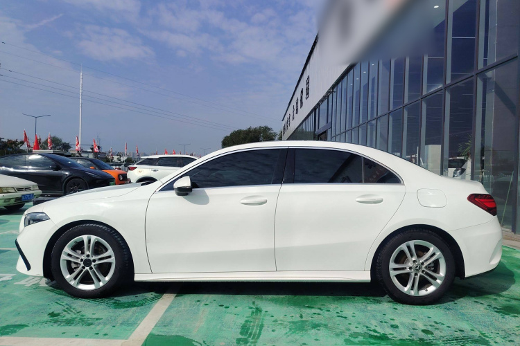 奔驰A级 2023款 A 180 L车身外观6003