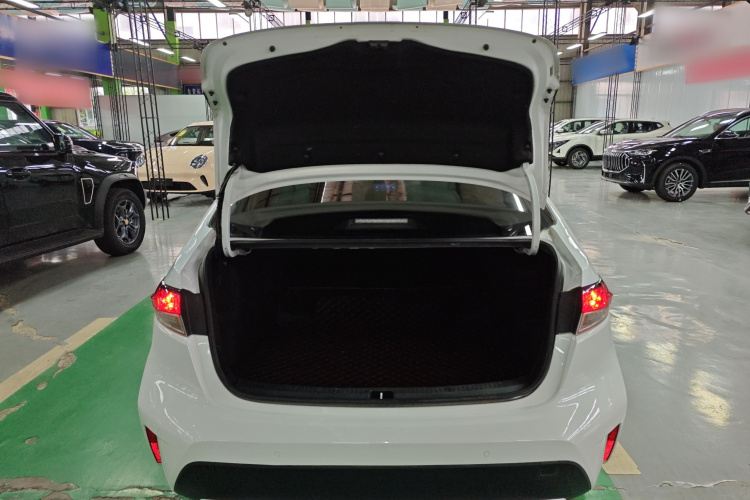 丰田 雷凌 2022款 TNGA 1.5L CVT进取版机舱底盘23