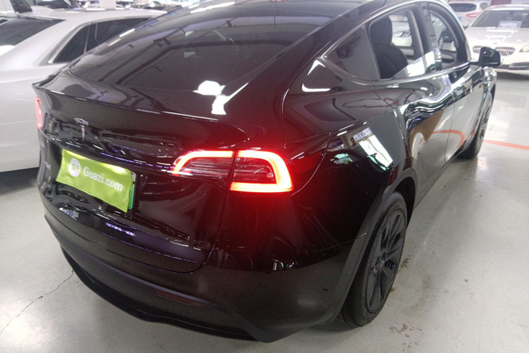 特斯拉 Model Y 2023款 后轮驱动版车身外观7