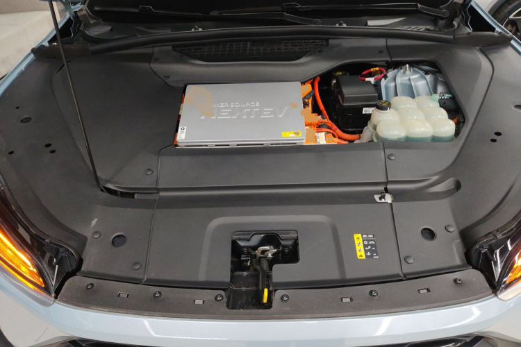 蔚来ES6 2020款 600KM 运动版机舱底盘24