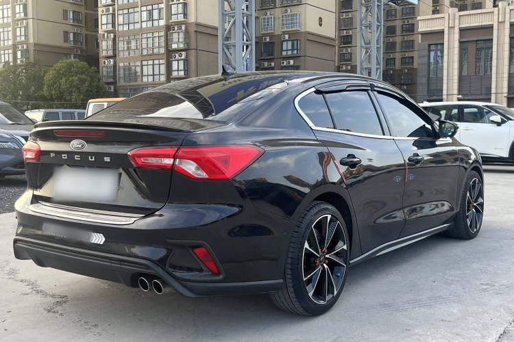 福特 福克斯 2019款 三厢 EcoBoost 180 自动ST Line车身外观6005