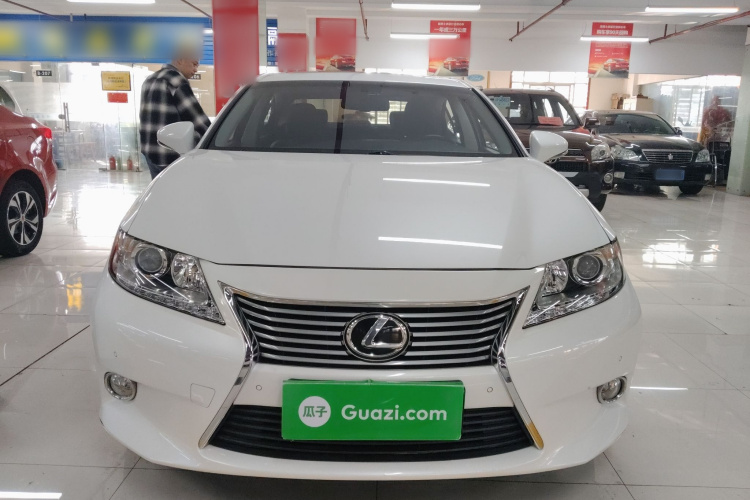 雷克萨斯ES 2013款 250 精英版车身外观2