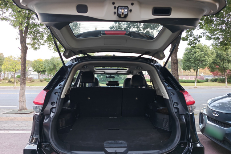 日产 奇骏 2017款 2.0L CVT舒适版 2WD局部细节23