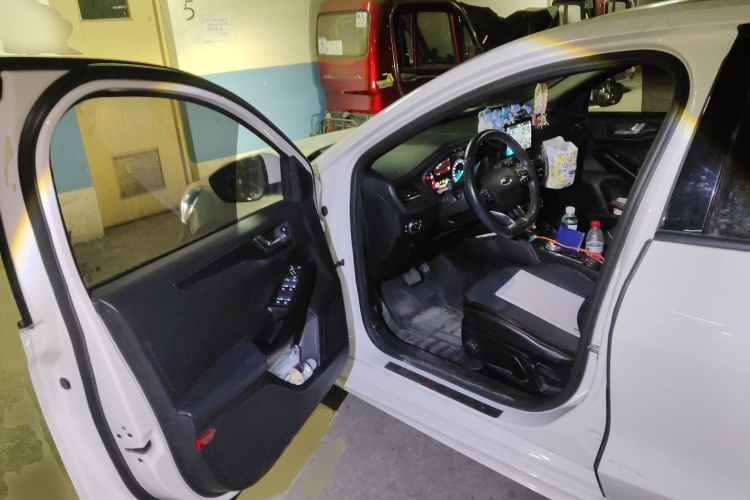 福特 福克斯 2020款 两厢 EcoBoost 180 自动ST Line中控内饰7003