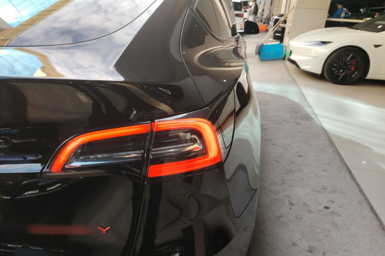 特斯拉 Model Y 2022款 改款 后轮驱动版车身外观6006