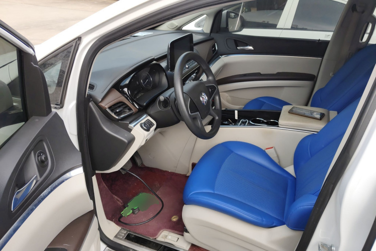 别克GL8 2022款 陆上公务舱 652T 舒适型中控内饰7003