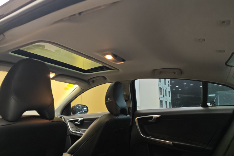 沃尔沃S60 2017款 S60L T3 智进版中控内饰7002