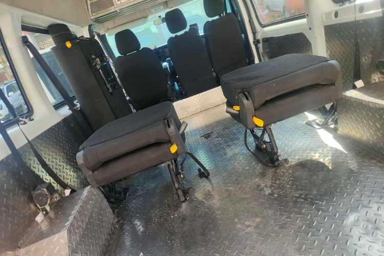 江铃福顺 2023款 2.0T 自动中轴中高顶商运型多功能乘用车7座中控内饰21