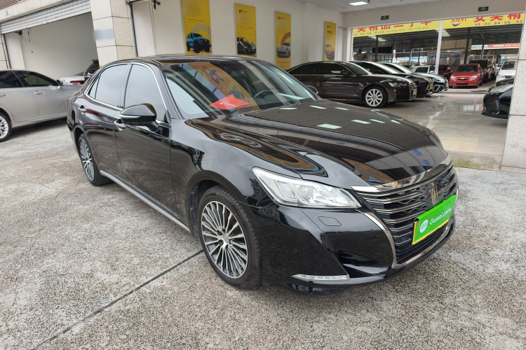 丰田 皇冠 2018款 2.0T 运动版车身外观3