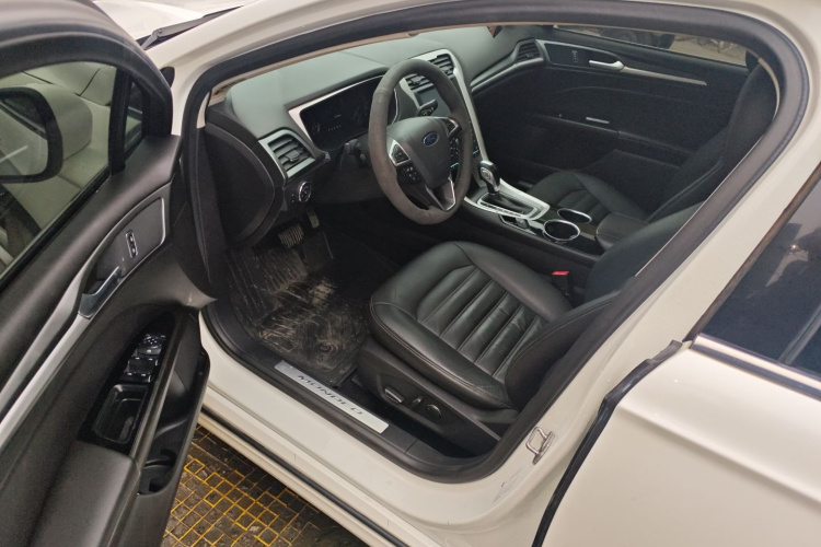 福特 蒙迪欧 2013款 1.5L GTDi180时尚型中控内饰20