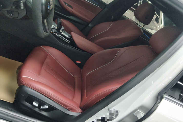 宝马5系新能源 2022款 改款 535Le M运动套装中控内饰19