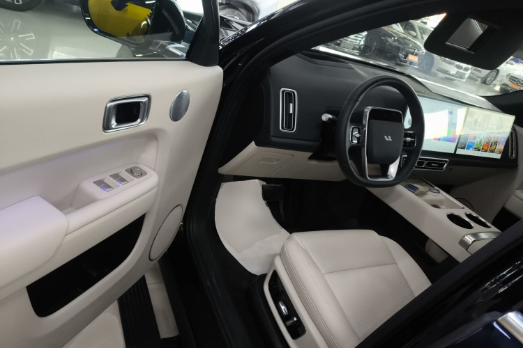 理想汽车 理想L9 2024款 Ultra中控内饰20