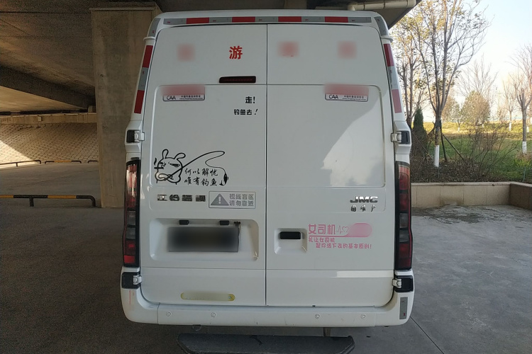 江铃福顺 2023款 2.0T 自动中轴中高顶商运型厢式运输车2/3座车身外观6004