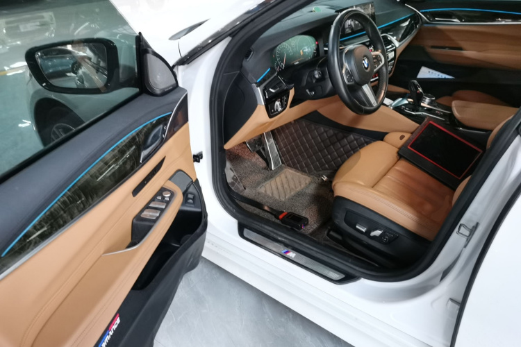 宝马6系GT 2019款 630i M运动套装中控内饰7003