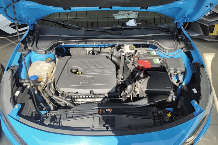 福特 福克斯 2022款 三厢 EcoBoost 180 自动ST Line机舱底盘24