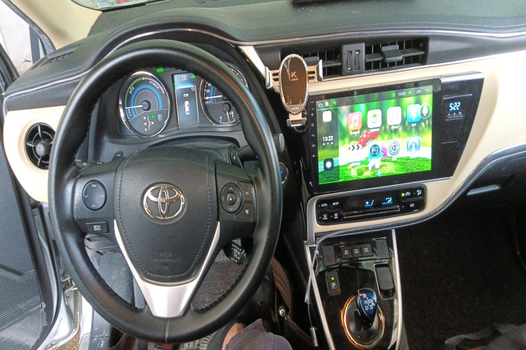 丰田 雷凌 2017款 改款双擎 1.8H GS E-CVT精英天窗版 国V中控内饰7002