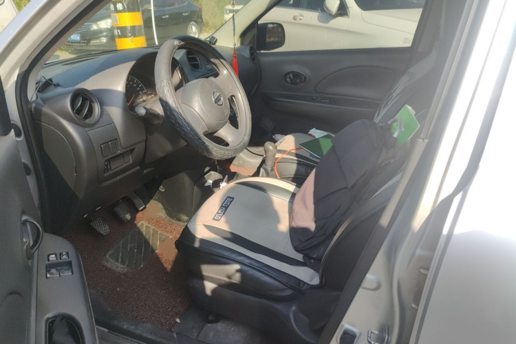 日产 玛驰 2015款 1.2L 手动易享版中控内饰19