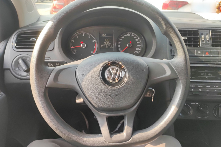 大众 Polo 2016款 1.4L 手动风尚型中控内饰13