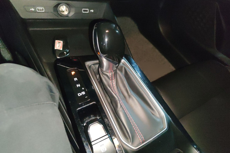 名爵 MG5 2021款 180DVVT CVT青春豪华版局部细节18