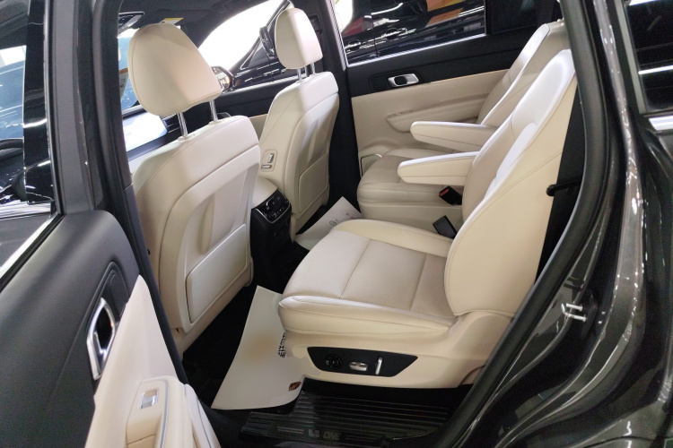 理想汽车 理想ONE 2021款 增程6座版中控内饰21