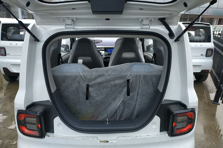 吉利银河 2024款 熊猫mini 200km 耐力熊机舱底盘23