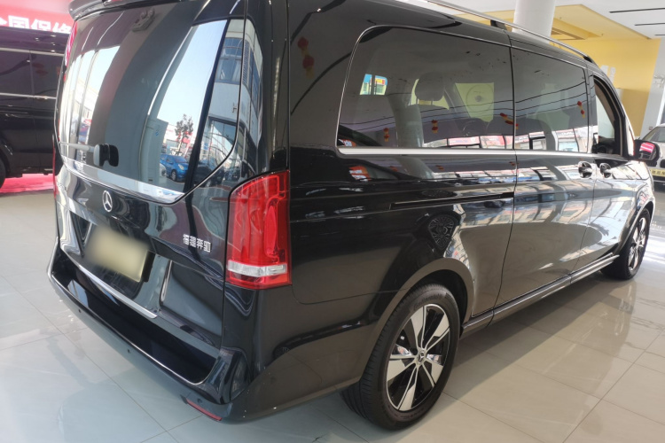 奔驰V级 2022款 V 260 L 长轴距尊贵版车身外观7