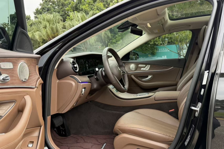 奔驰E级 2021款 改款 E 300 L 豪华型中控内饰19