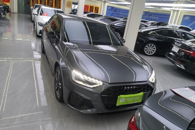 奥迪A4L 2022款 40 TFSI 豪华动感型车身外观2