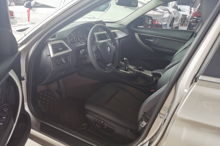 宝马3系 2015款 316Li 时尚型中控内饰7005