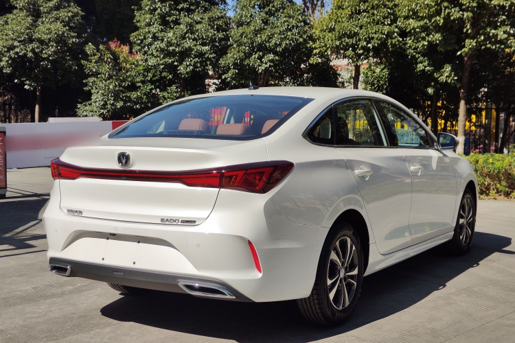 长安 逸动 2025款 PLUS 1.4T 双离合高能版车身外观6003