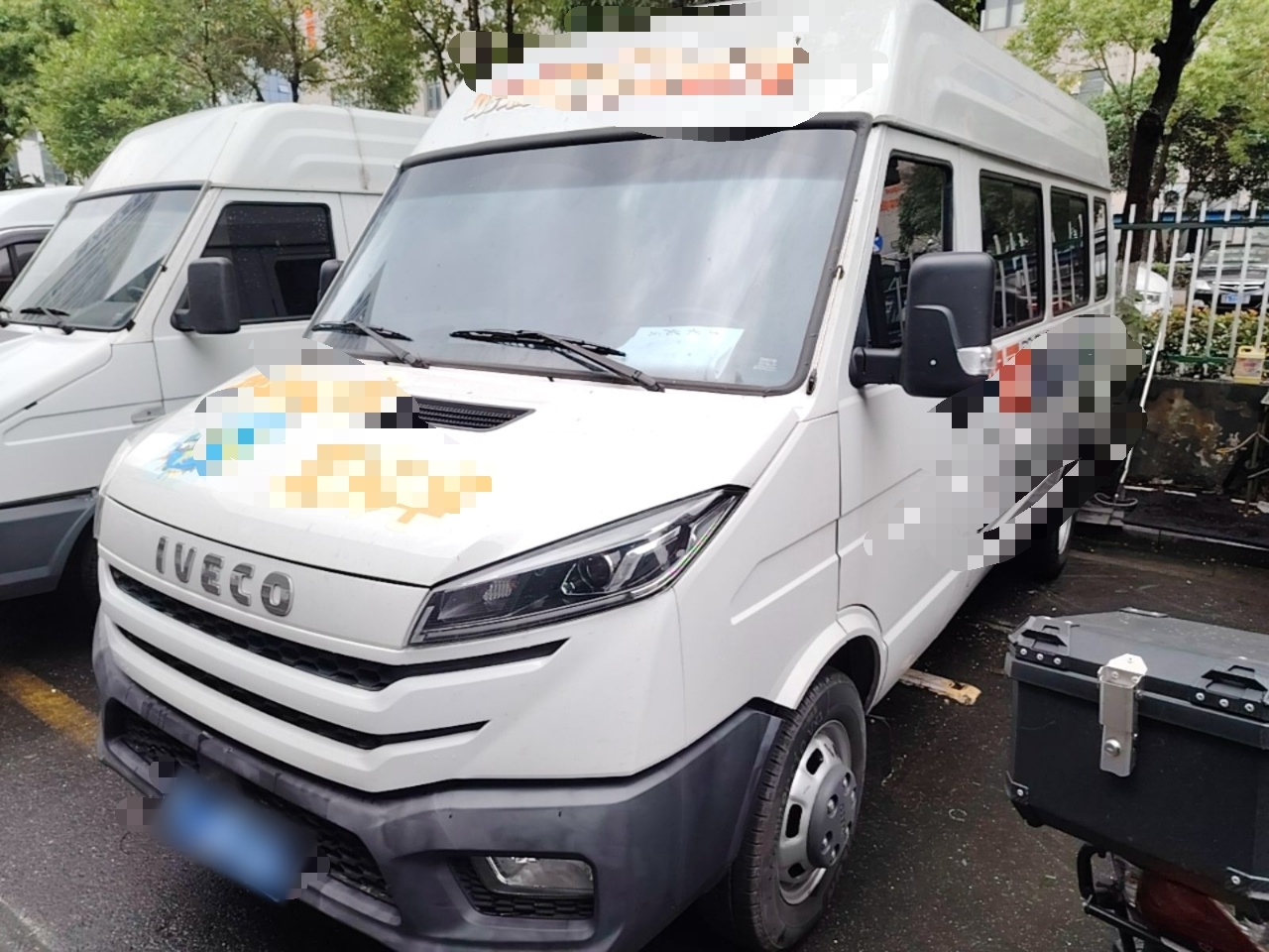 2025款 依维柯得意 2.5T 宿营车图片