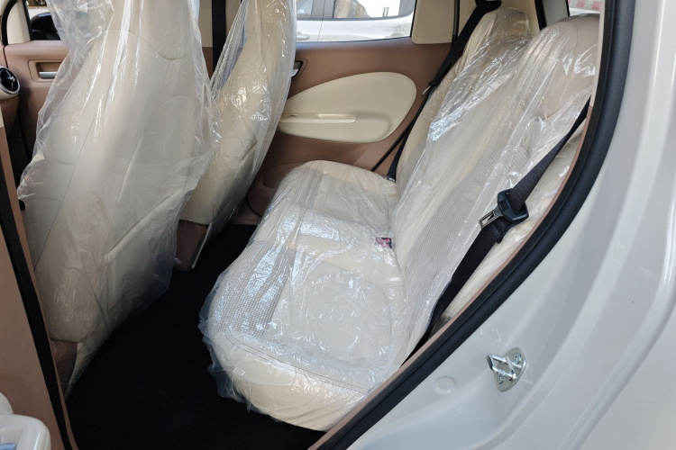 五菱汽车 宏光MINIEV 2025款 四门版 进阶款中控内饰7004