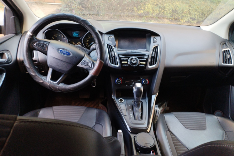 福特 福克斯 2015款 三厢 EcoBoost 125 自动超能风尚型中控内饰12