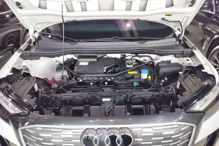 奥迪Q4 e-tron 2024款 40 e-tron 创境版机舱底盘24